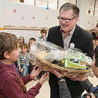 Eröffnung der Volksschule Treffen