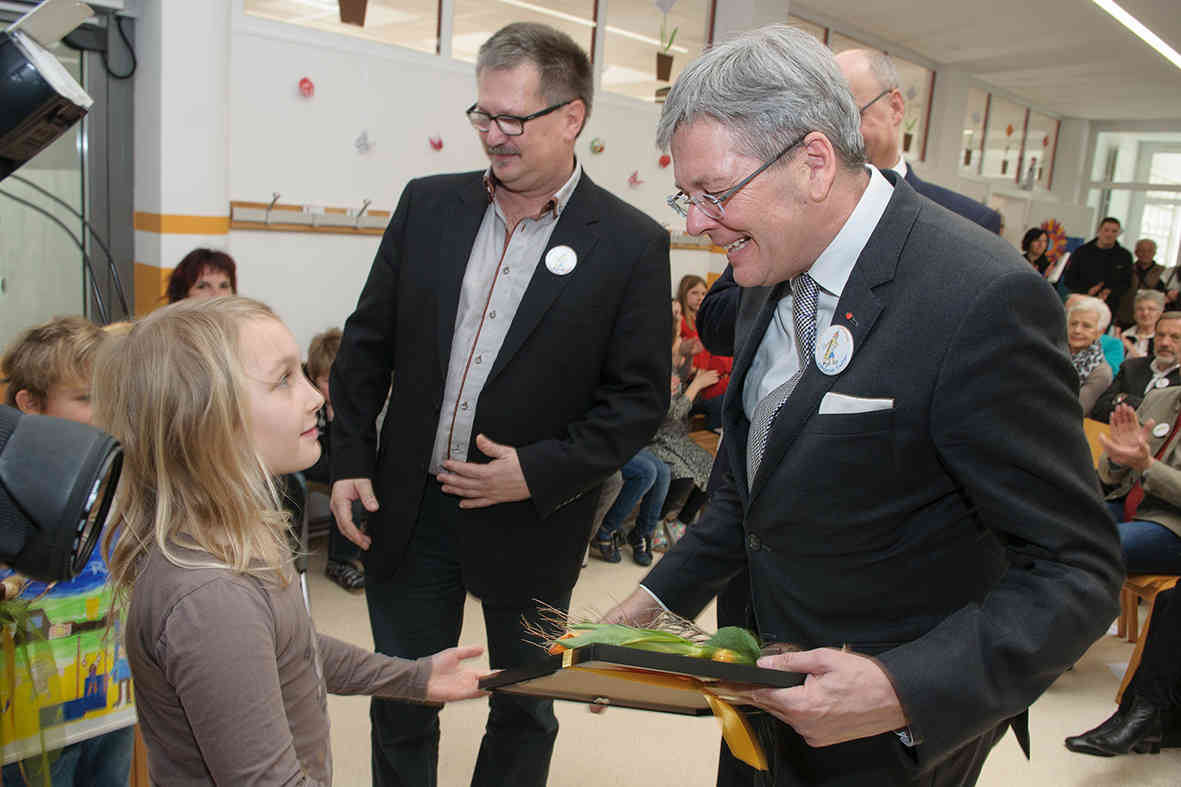 Eröffnung der Volksschule Treffen