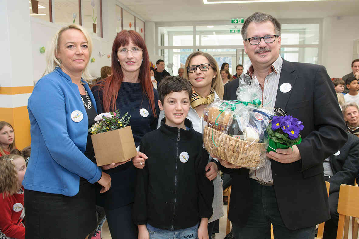 Eröffnung der Volksschule Treffen