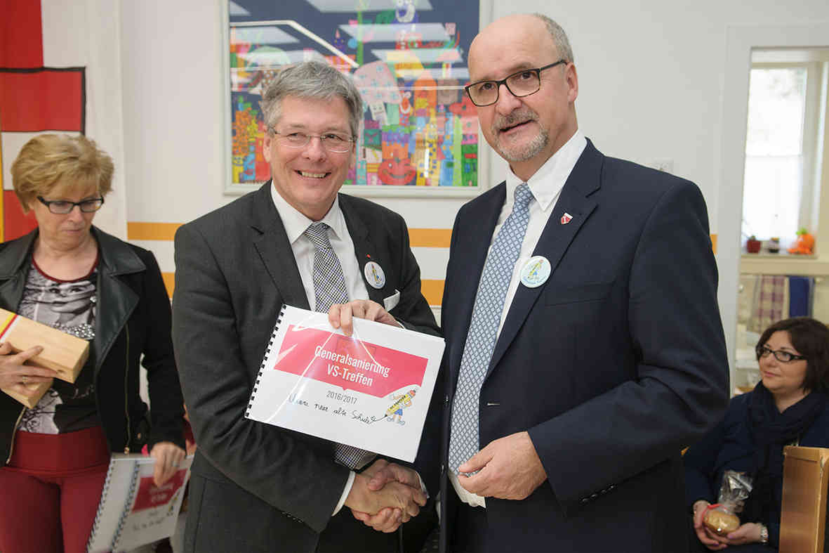 Eröffnung der Volksschule Treffen