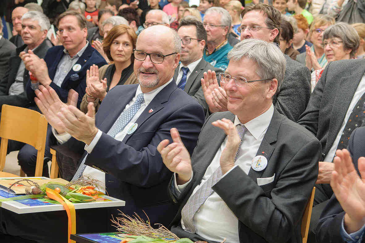 Eröffnung der Volksschule Treffen