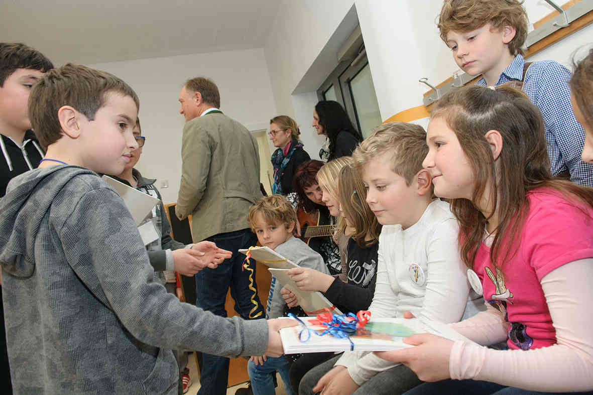 Eröffnung der Volksschule Treffen