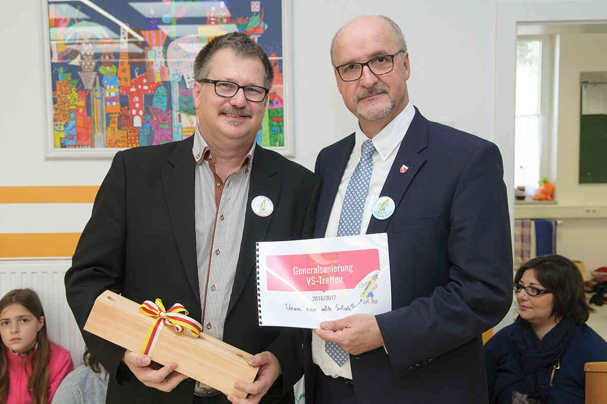 Eröffnung der Volksschule Treffen