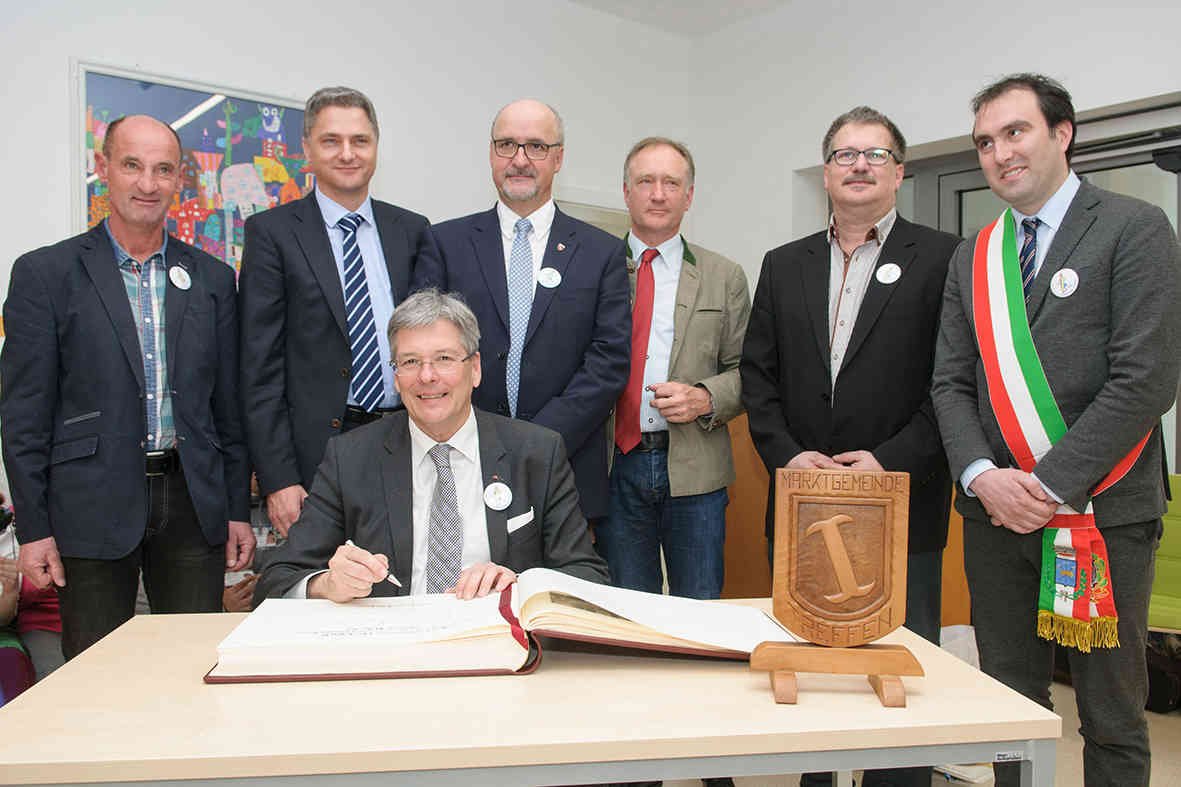 Eröffnung der Volksschule Treffen