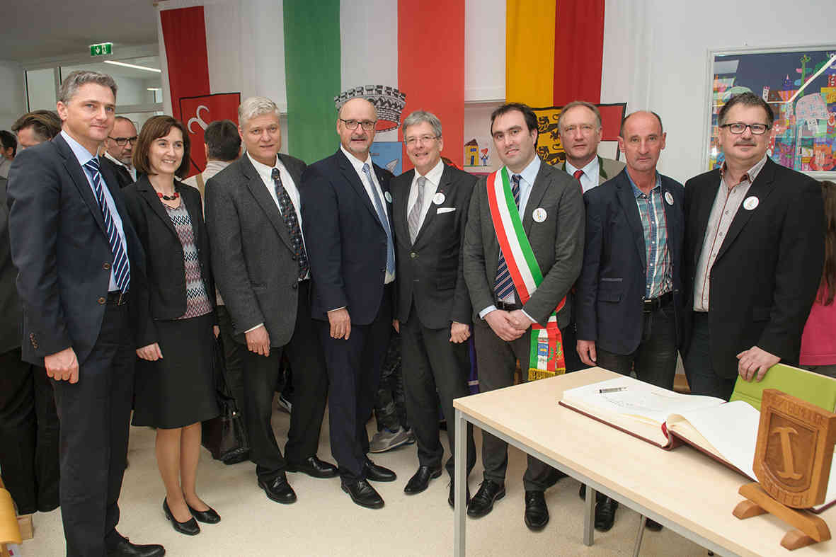 Eröffnung der Volksschule Treffen