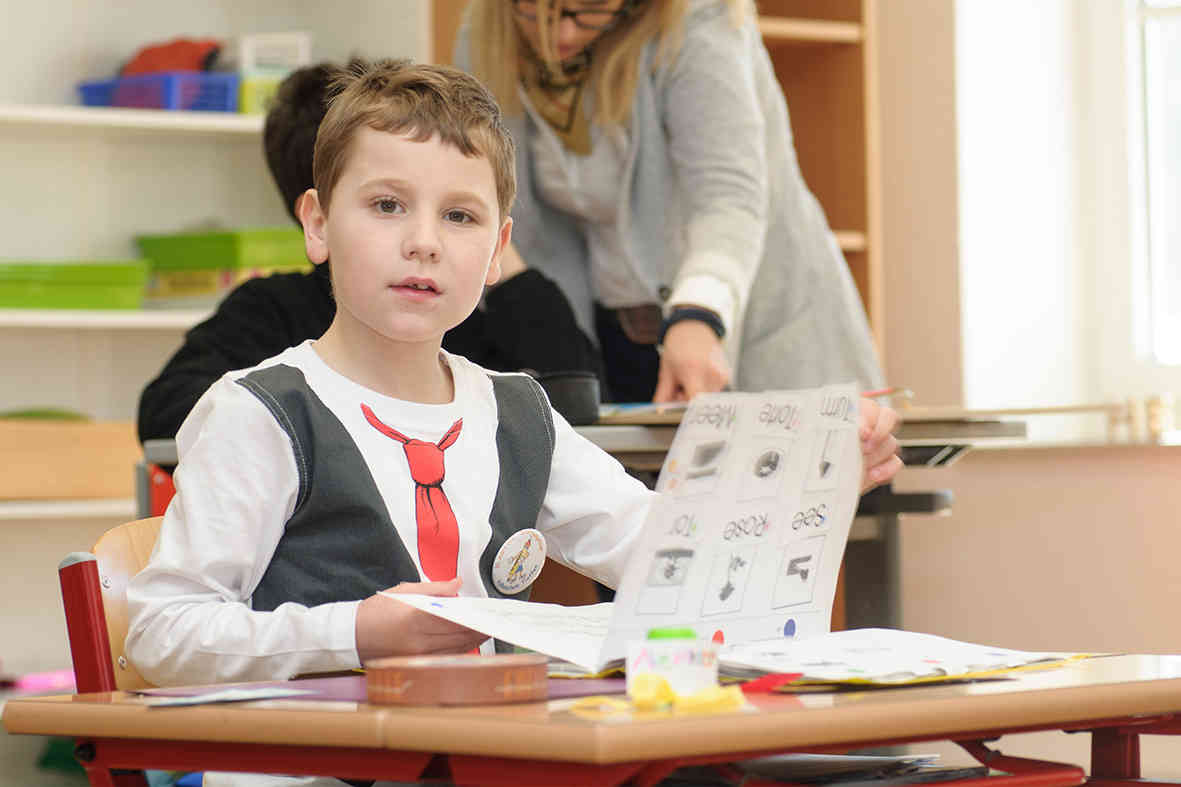 Eröffnung der Volksschule Treffen