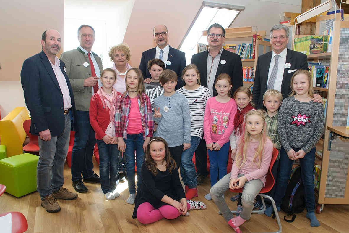 Eröffnung der Volksschule Treffen